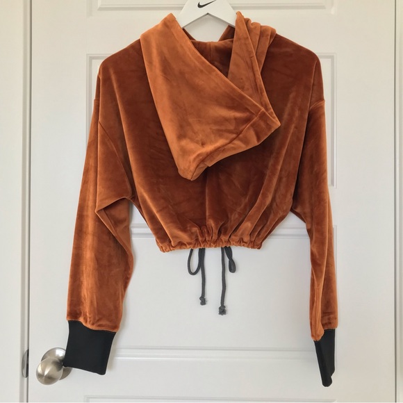 Unbranded // Women’s Cropped Embossed Velvet Hoodie - Picture 2 of 4